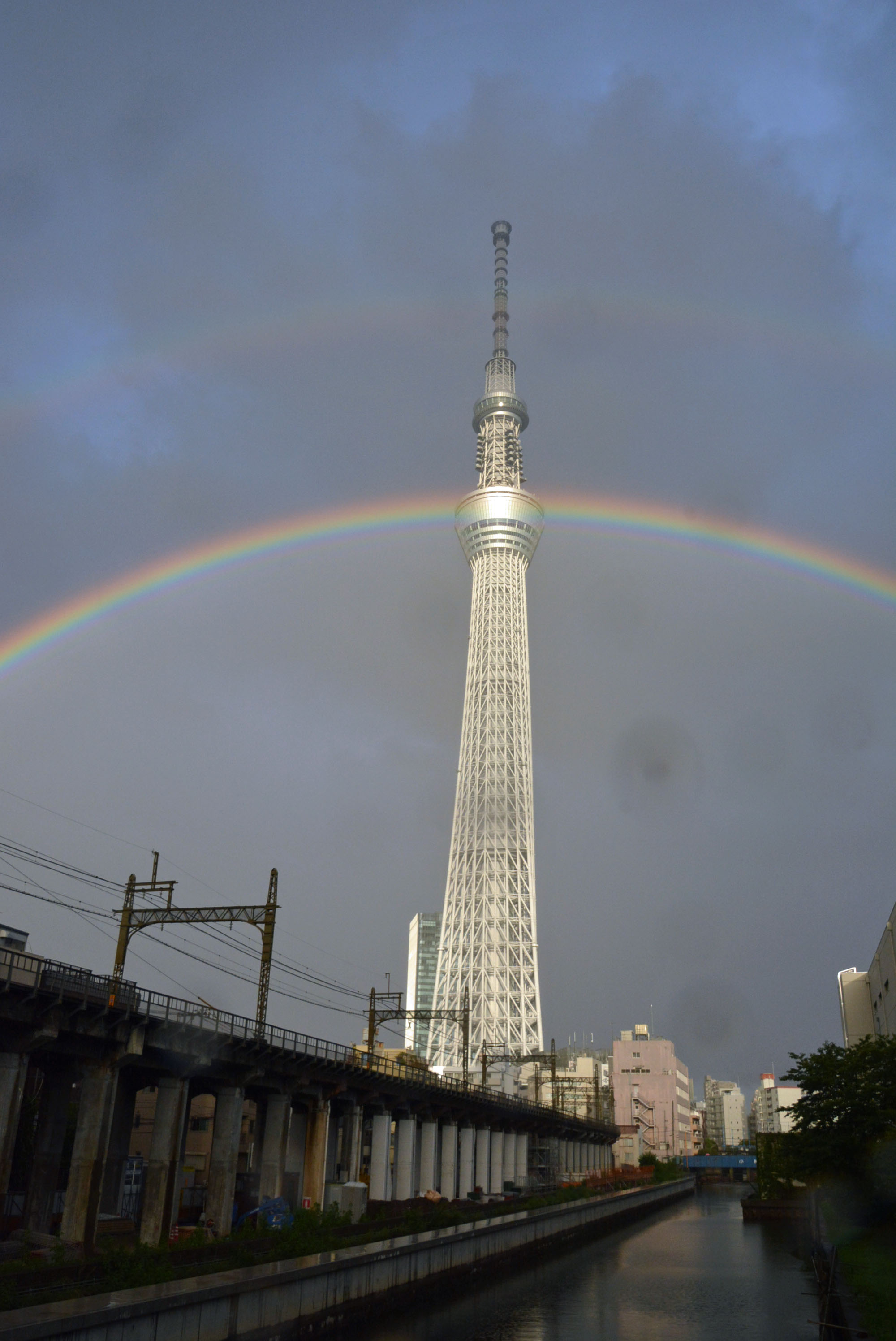 虹と東京スカイツリー