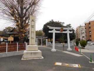 三囲神社