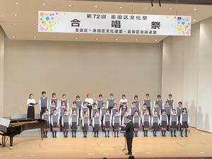 歌う様子