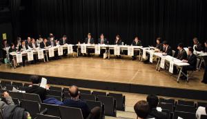 すみだ生涯学習センターで行われた議会改革特別委員会のようす
