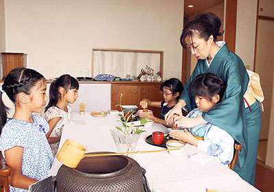 自宅で開催している、お茶やお花の教室