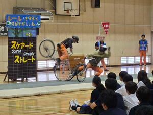 自転車同士の接触事故の再現