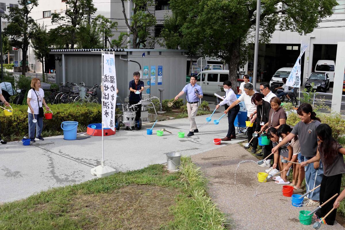 あずま百樹園での打ち水1