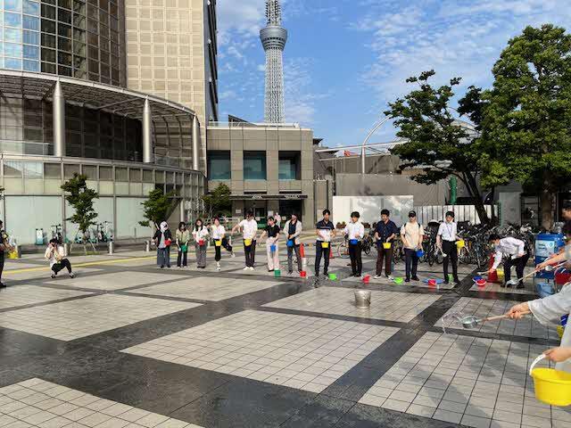 うるおい広場での打ち水1