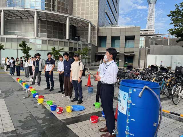 うるおい広場での打ち水2