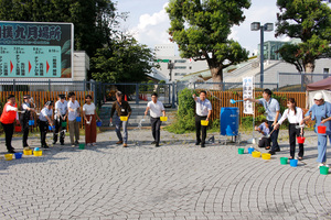 打ち水イベントの様子