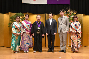 雲助師匠、すみだ親善大使の皆さん、佐藤議長と