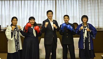 中学生議員と記念撮影