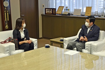 横田さんとの懇談の様子