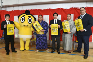 親方、力士のお二人、ひよの山と