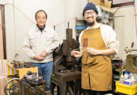 代表取締役の川島隆司さんと息子の悠生さんの写真