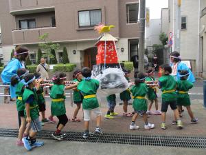 神輿や山車の練り歩き