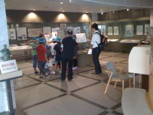 展示解説の様子