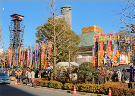 賑わう国技館