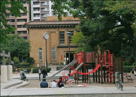 公園内の遊び場